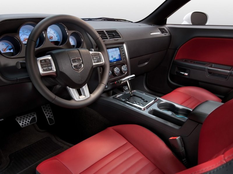 Dodge Challenger srt8 салон