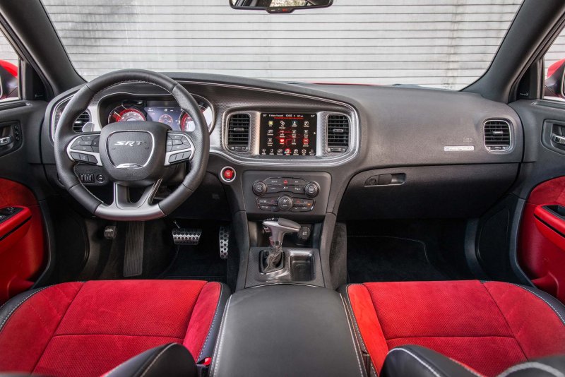 Dodge Charger 2017 салон
