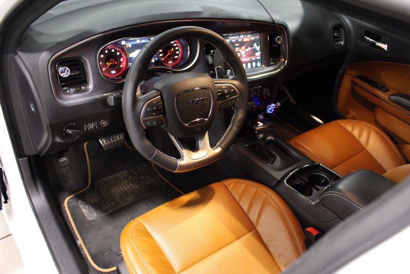 Dodge Charger 2017 салон