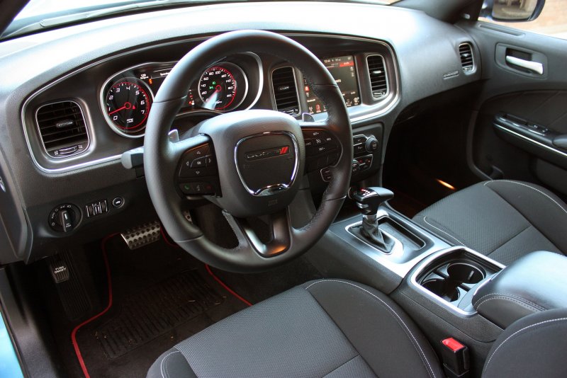 Dodge Charger 2017 салон