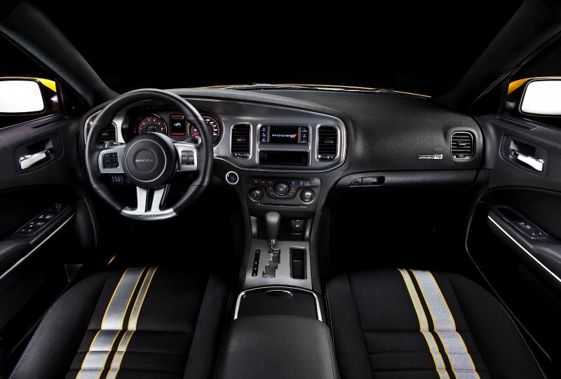 Dodge Charger srt8 салон