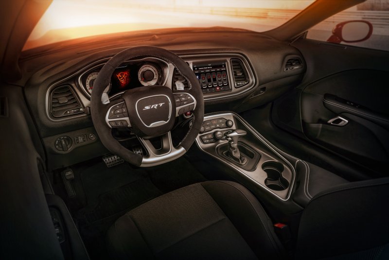 Dodge Challenger 2017 салон