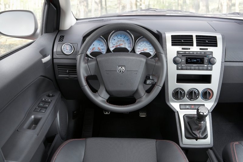 Dodge Caliber 2007 салон