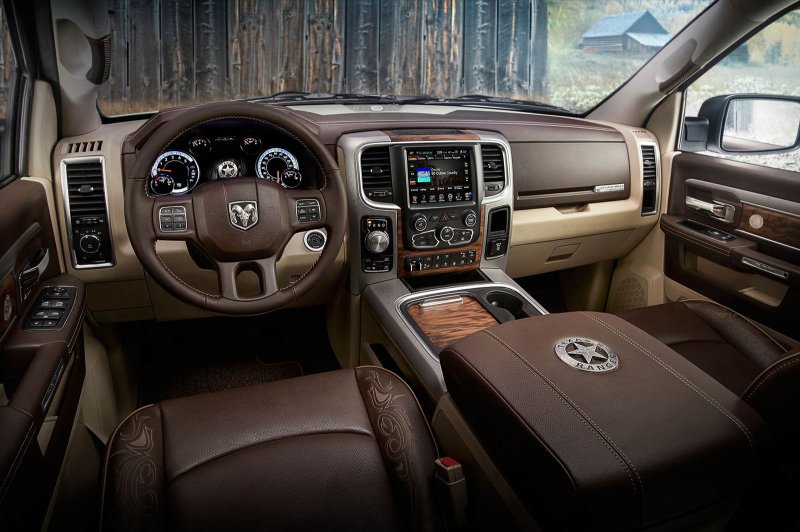 Dodge Ram 2500 салон
