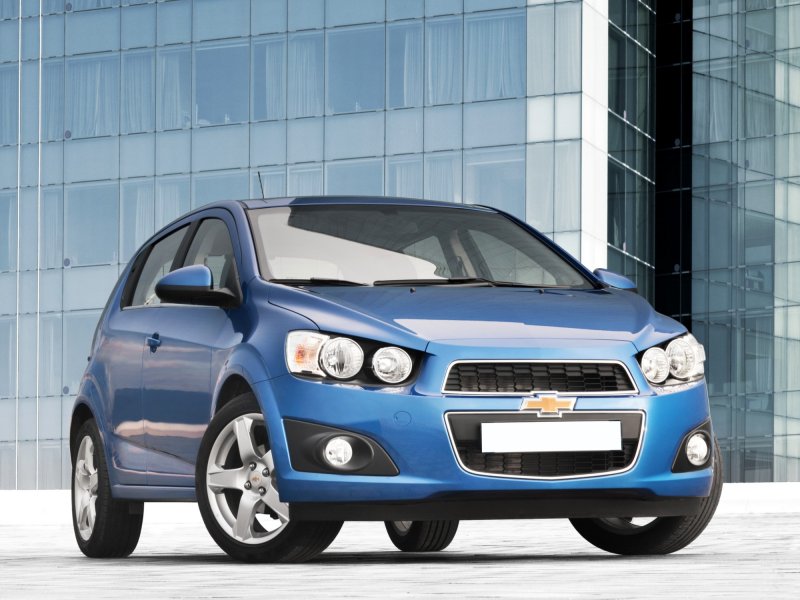 Chevrolet Aveo t300 хэтчбек