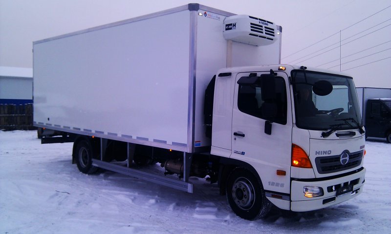 3х тонник Тойота с аппарелью