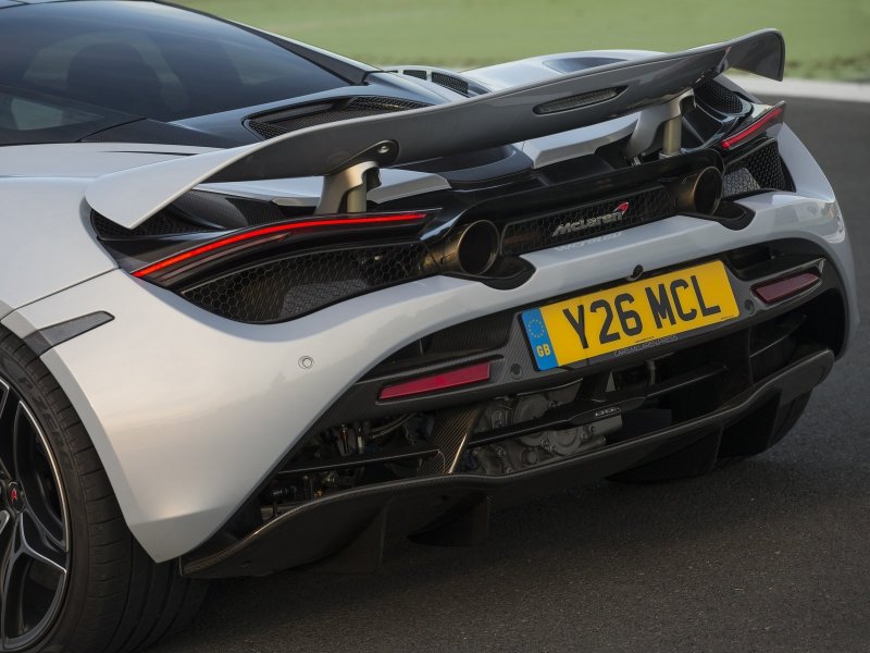 MCLAREN 720s сзади