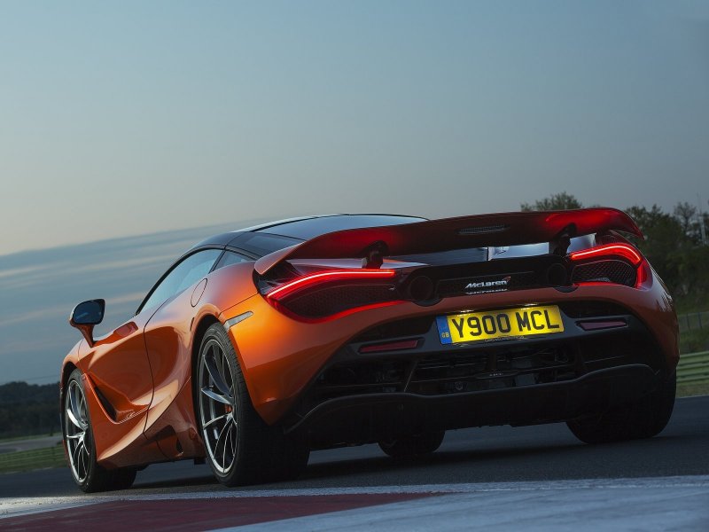 Спорткар Макларен 720s