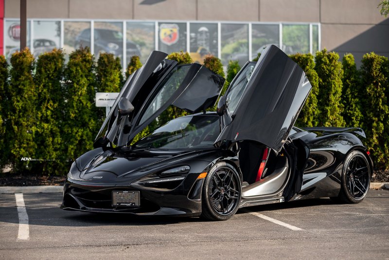 MCLAREN 720s черный