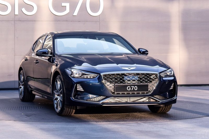 Genesis g70 салон