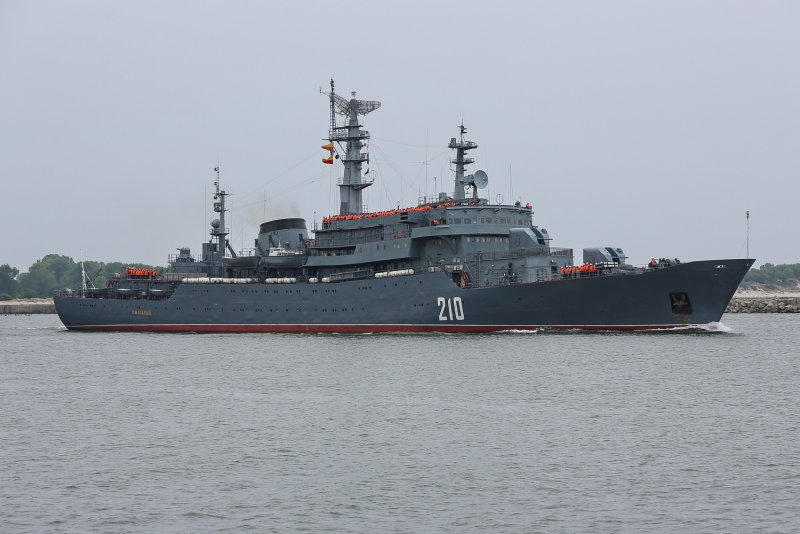Корабль Смольный 300 Кронштадт
