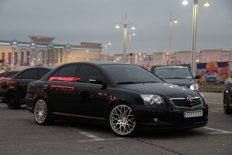 Тойота Авенсис 2007 тонированный