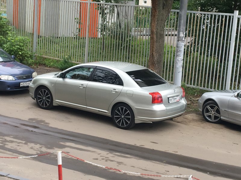 Toyota Avensis JDM