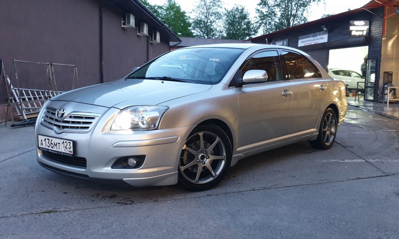 Обвес Тойота Авенсис 2003-2008