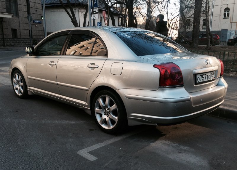 Обвес Тойота Авенсис 2003-2008