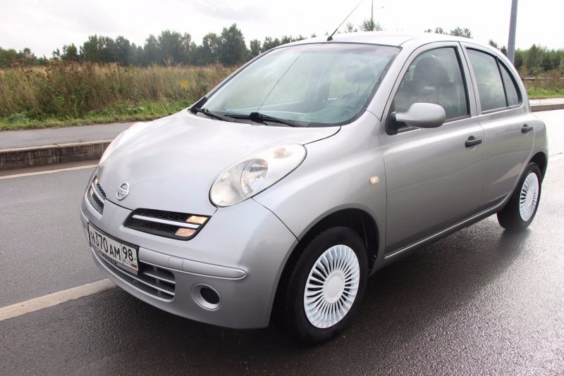 Nissan March 12