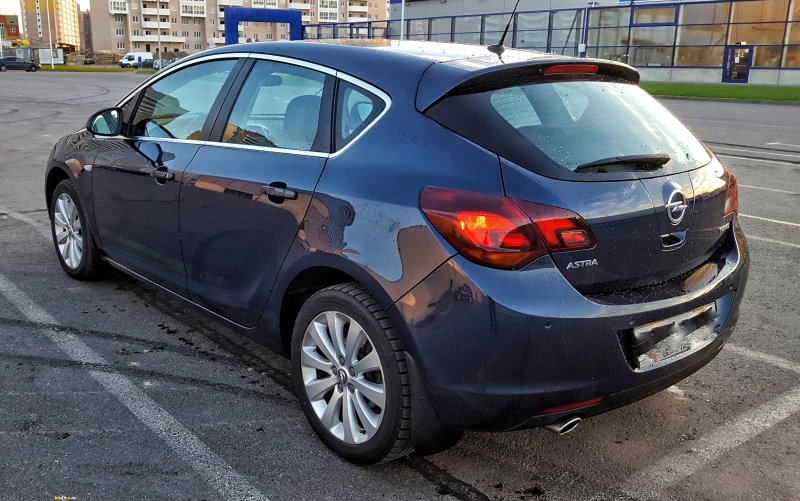 Opel Astra GTC 2012