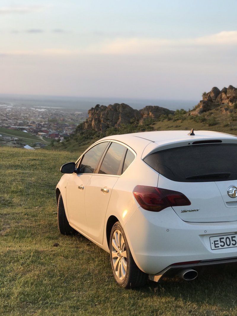 Opel Astra Turbo 1.6 хэтчбек