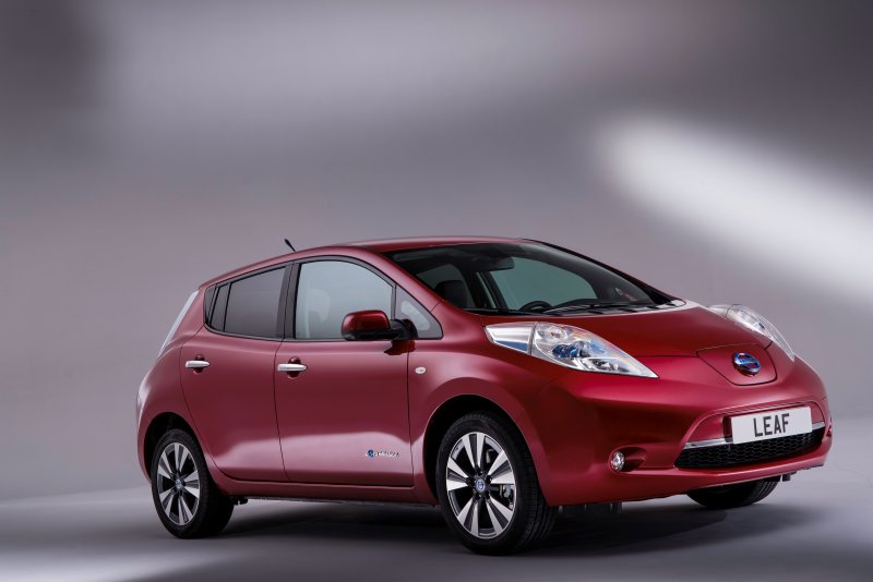 Ниссан электромобиль Leaf 2014