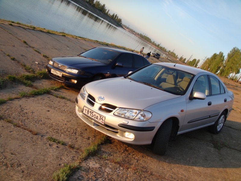 Nissan Almera ll n16 темно синяя