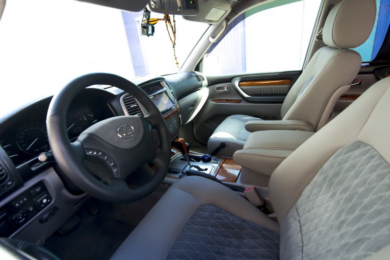 Красный салон Lexus lx470