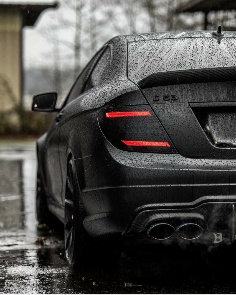 Мерседес c63 AMG В темноте
