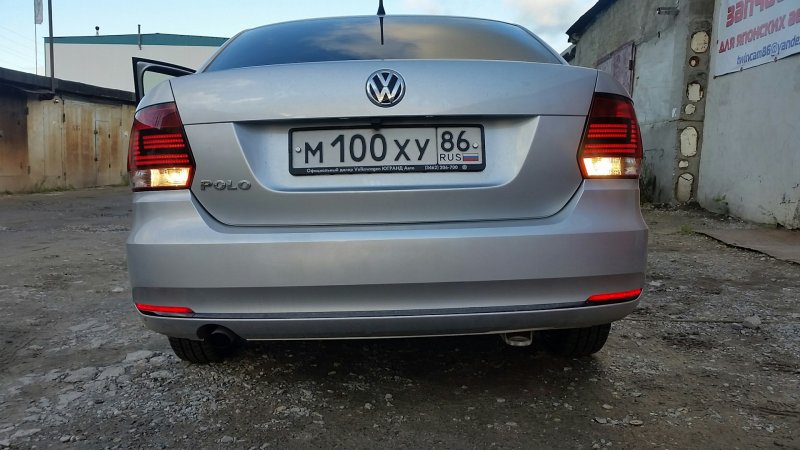 Volkswagen Polo sedan вид сзади