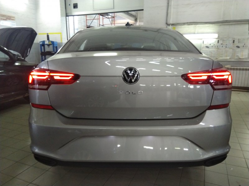 Volkswagen Polo sedan сзади