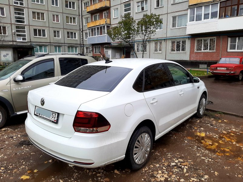 Volkswagen Polo mk6 седан