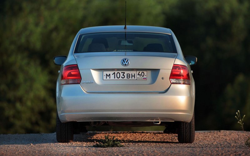 Volkswagen Polo sedan сзади