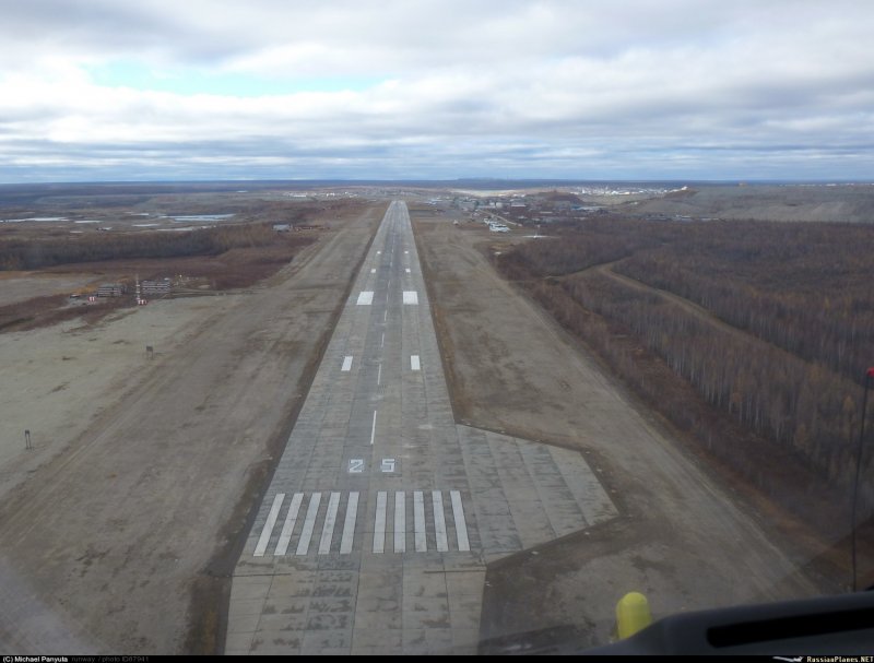 Аэропорт Мирный ВПП
