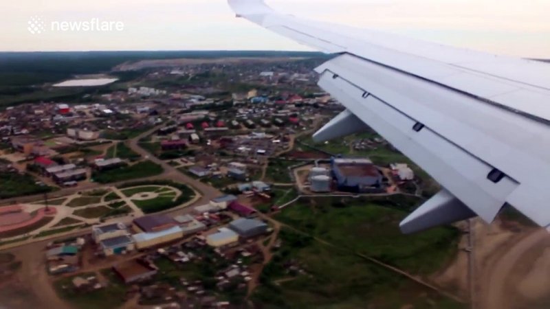 Мирный посадка самолета