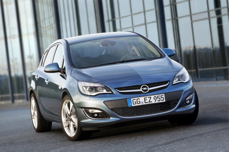Opel Astra Hatchback 2013