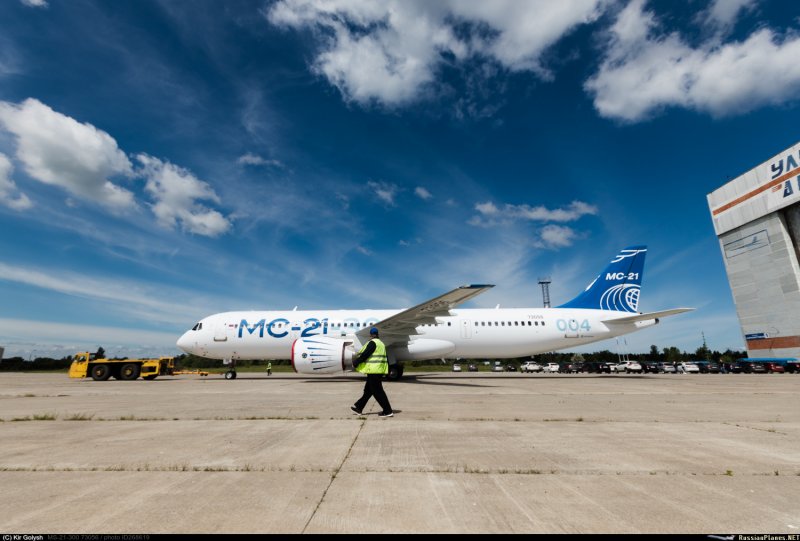 Самолёт МС 21 300