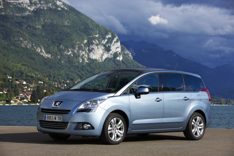 Новый Peugeot 5008 салон