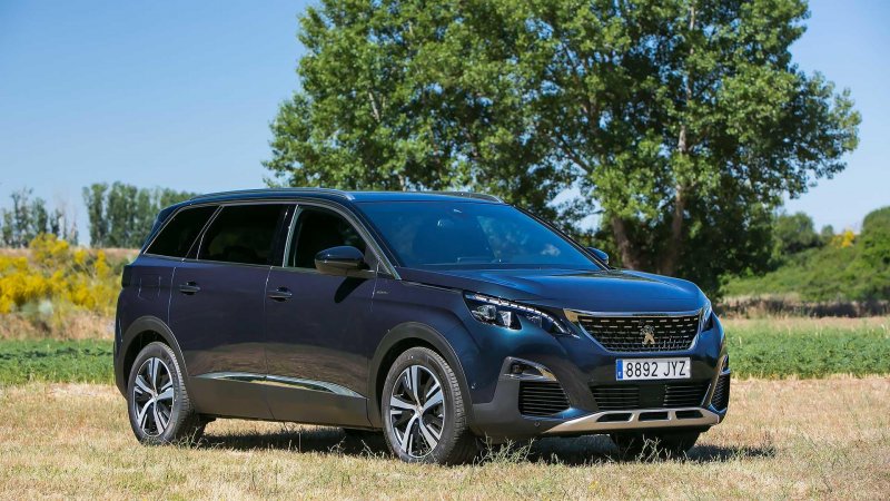 Кроссовер Peugeot 5008 2020