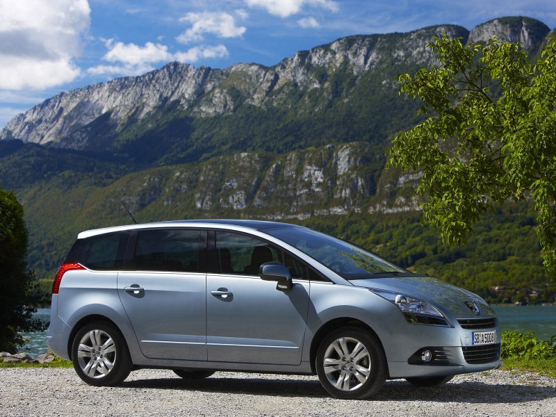Новый Peugeot 5008 gt