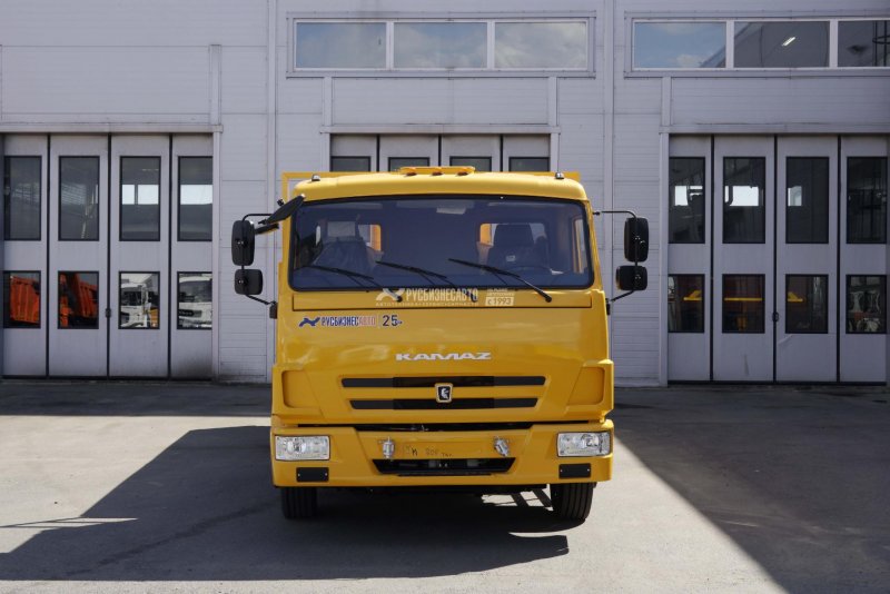 КАМАЗ 4308 со спальником салон