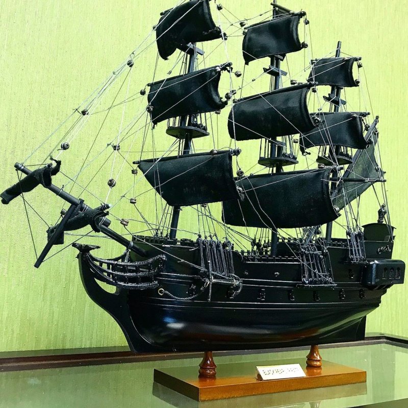Чёрная Жемчужина корабль в бутылке