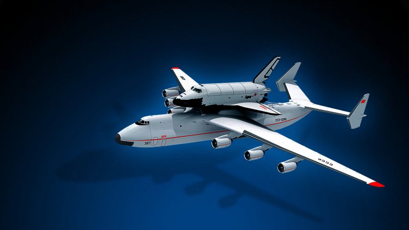 АН 225 Мрия перевозит Буран