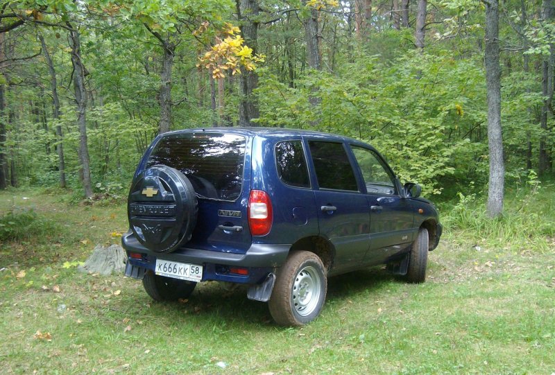 Нива Шевроле 2002 зад