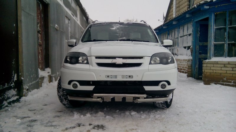 Chevrolet Niva far