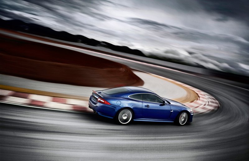 Скорость Ягуар XKR