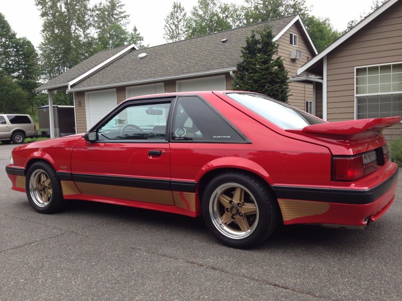 Ford 1990 Red