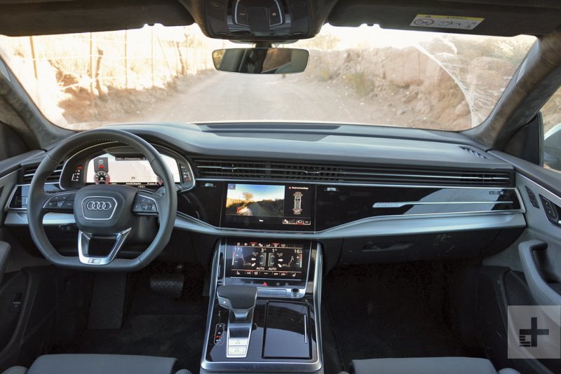 Audi q8 салон
