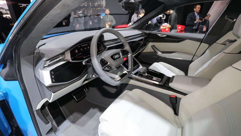 Audi q8 белый салон