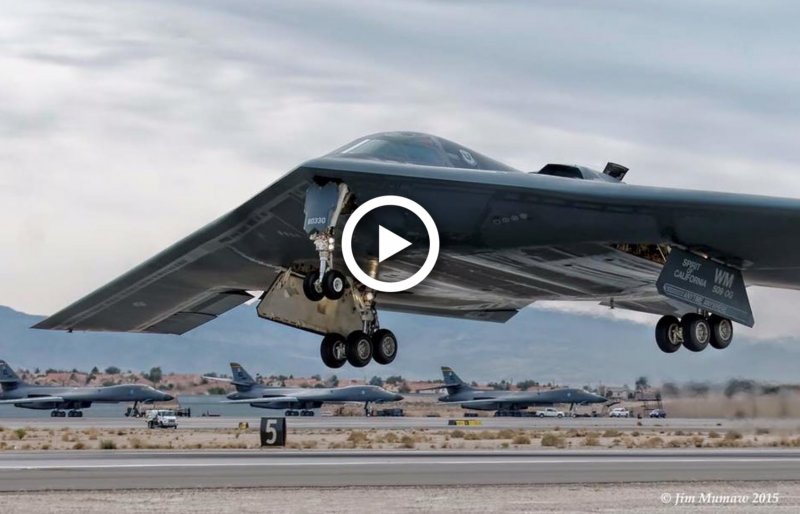Стелс-бомбардировщик b-2
