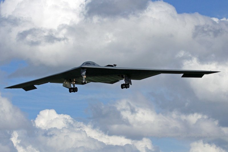 Стратегический бомбардировщик b-2