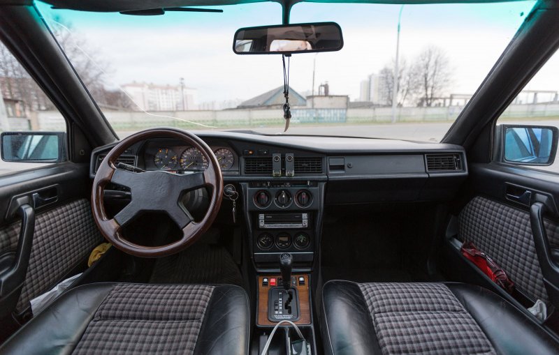 Mercedes 190 салон