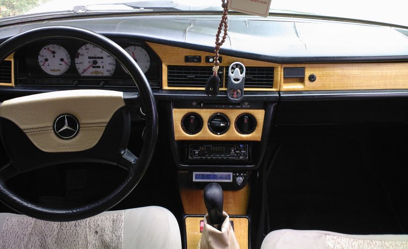 Mercedes Benz 190 w201 салон